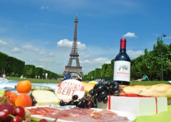 Paris é a capital dos picnics ao ar livre, moda que tem tudo a ver com São Luís, e que você pode encontrar todos os itens nas lojas do Grupo Potiguar – Foto: Divulgação