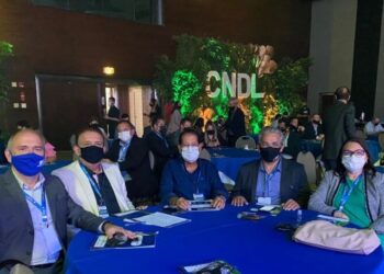 Pres. da CDL São Luís Fábio Ribeiro com a Pres. da FCDL-MA Socorro Noronha e líderes lojistas – Foto: Divulgação