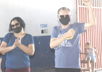 Sob aplausos da esposa, Lenita Pinheiro, Josias Sobrinho falou do seu coração emocionado por haver sido escolhido para enredo da Turma do Quinto ao carnaval de 2022 - Foto: Paulo Caruá