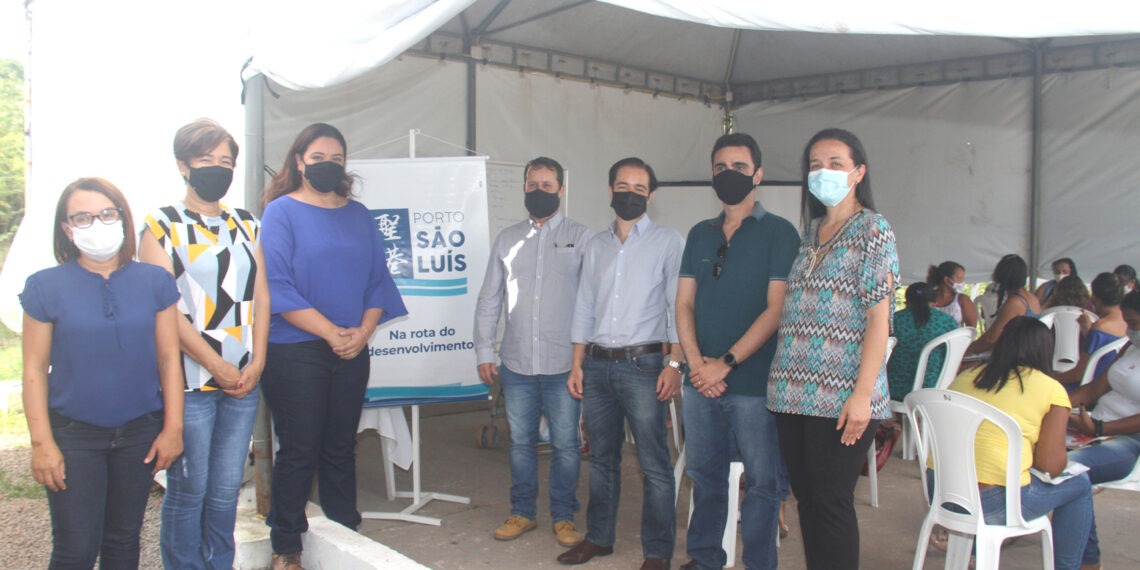 A equipe social Débora Rodrigues, Clay Anne Azevedo e Lívia Candice, o Ger. de Obras Thomaz Baker e o Pres. do Porto São Luís Helder Dantas com Saulo Nunes, Dir. Executivo da JA MA e a Presidente e voluntária Jaqueline Moucherek – Foto: Divulgação