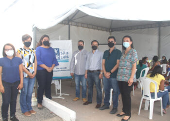 A equipe social Débora Rodrigues, Clay Anne Azevedo e Lívia Candice, o Ger. de Obras Thomaz Baker e o Pres. do Porto São Luís Helder Dantas com Saulo Nunes, Dir. Executivo da JA MA e a Presidente e voluntária Jaqueline Moucherek – Foto: Divulgação