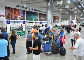 Aeroporto Marechal Cunha bastante movimentado no feriado prolongado - Foto: Gutemberg Bogéa