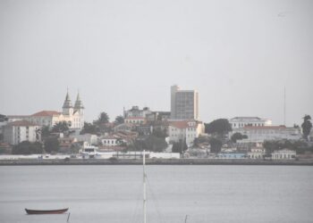 O passado e o futuro margeiam a baia de São Marcos - Foto: Paulo Caruá
