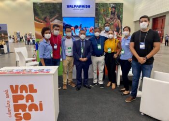 Equipe Valparaíso composta por sua diretoria e representantes comerciais juntamente com o Secretario municipal de turismo de São Luís, Saulo Ribeiro; e o Secretário de Estado do Turismo, Catulé Júnior - Foto: Divulgação