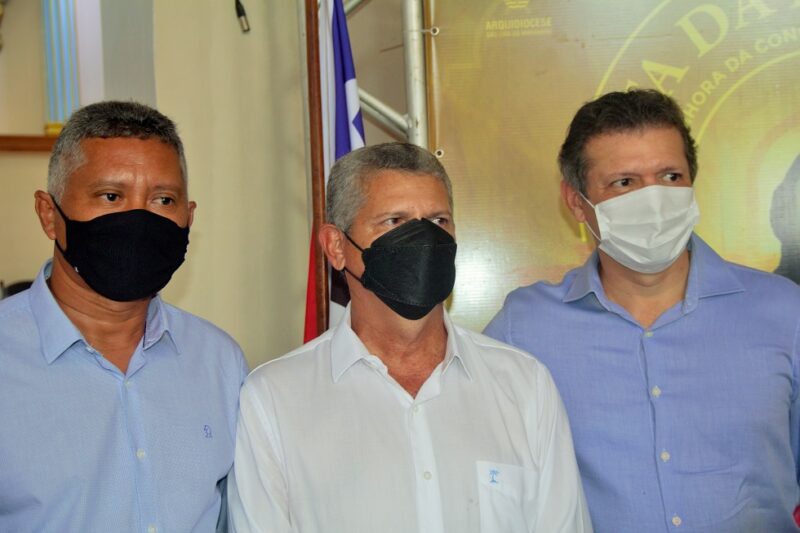 O vice prefeito Carlos Pereira, o prefeito Walace e o deputado João Marcelo – Foto: Henrique Bóis