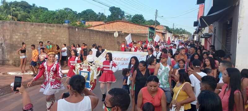 Uma festa com desfiles e participação popular - Foto: Gutemberg Bogéa
