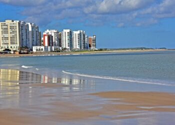 Praia da Ponta D `Areia, cerca de 10 minutos do Centro da capital maranhense - Foto: Divulgação