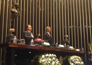 Paulo Tadros, representando a CNC; Manoel Linhares, Presidente da ABIH Nacional; Senador Fernando Color de Mello e Maurício Filizola, Diretor da CNC - Foto: Divulgação