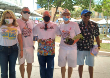 O secretário municipal da Cultura, Marquinho Duailibe, recepcionou, na Feirinha da Prefeitura, integrantes da UFMA, como o jornalista e radialista Joel Jacintho – Foto: Divulgação