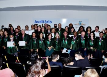 A jornalista Wanda Cunha, filha de Carlos Cunha, foi empossada presidente da nova composição da AMT que mescla juventude e experiência em formação - Foto: Divulgação