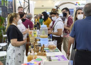 Com uma ampla programação de atividades, a tradicional Feira de Turismo e Negócios reuniu expositores nacionais e internacionais - Foto: Jean Pavão