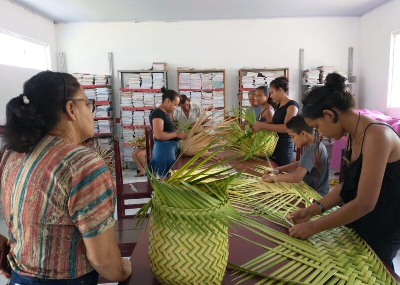 Na comunidade de Santo Antônio, os trabalhos iniciaram com a fibra da pindoba de babaçu e do guarimã - Foto: Divulgação