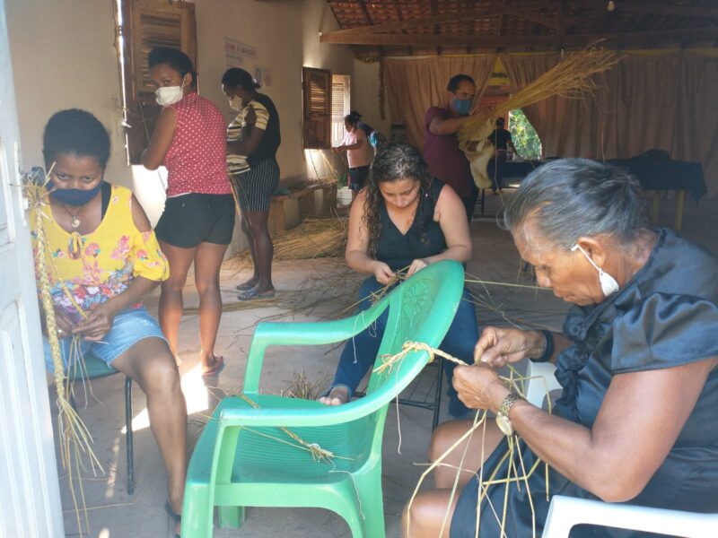 Nas oficinas o aperfeicoamento na arte dos trançados - Foto: Divulgação