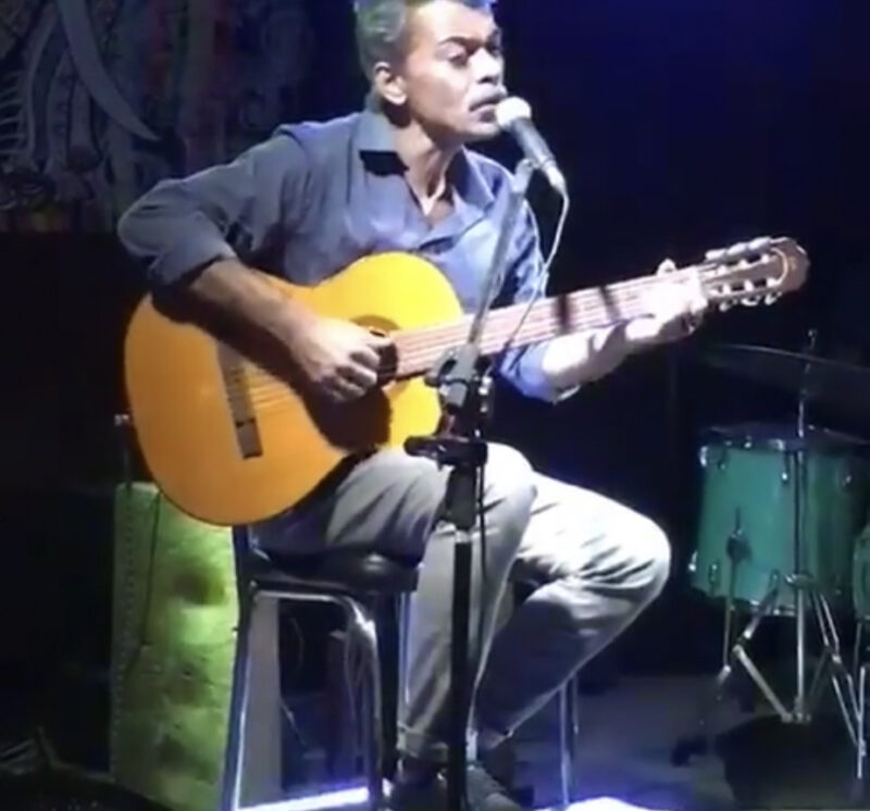 O cantor e compositor Marconi Rezende, que apresenta o seu novo show “O Bis” - Foto: Divulgação