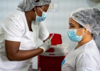 Vacinação de diversos tipos disponível na ação para os moradores do Cajueiro e Mãe ChicA – Foto: Divulgação