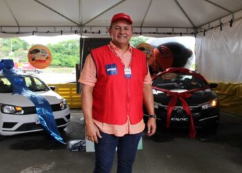 O Presidente do Grupo Potiguar, Marcelo Brasil, comanda o sorteio da promoção “Aniversário Premiado Potiguar”, que marca os 40 anos da empresa – Foto: Divulgação