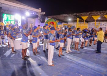 Bateria nota 10 da Escola Favela do Samba, Lussaray Quarteto e show de Gargamel na programação do Réveillon da Cozinha Massari