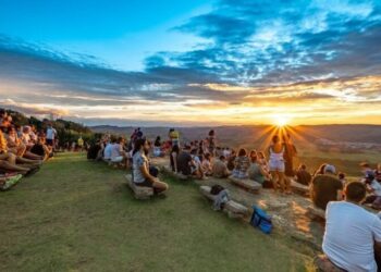 Entardecer visto da Pedra Bela Vista, uma das atrações da cidade de Socorro (SP), Top Destino Social – Foto: Divulgação