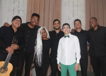 Pocket show de Natal com Fernando de Carvalho, Luís Jr, Sarah Vale e banda nas comemorações dos 10 anos – Foto: Danielle Vieira