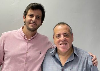 Em recente visita a São Luís, onde realiza serviços de sondagem para o Porto do Itaqui e veio prospectar parceiros, o CEO do Grupo DSoares e da franquia DSonda, Danilo Soares na foto com o engenheiro Carvalho Neto, franqueado da imobiliária Remax – Foto: Danielle Vieira