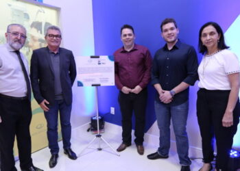 O diretor geral do HSE / HSLZ, Plínio Tuzzolo, com o sub secretário, Adilon Filho (SEGEP); o oftalmologista e diretor HSDO, dr. Vinícius Magno; o conselheiro do Grupo Mercúrio, Vinícius Braid, e a diretora médica, dra. Sílvia Mochel (HSE / HSLZ) – Foto: Danielle Vieira