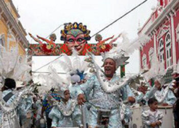 No auge do Bigorrilho, da Rua do Passeio à Praça Deodoro acontecia o desfile dos blocos tradicionais e escolas de samba de São Luís, e outras manifestações do folguedo – Foto: Reprodução