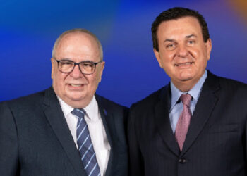 Valter Patriani, Personalidade de Vendas 2021 (esq) e o presidente da ADVB, Aristides Cury - Foto: Divulgação