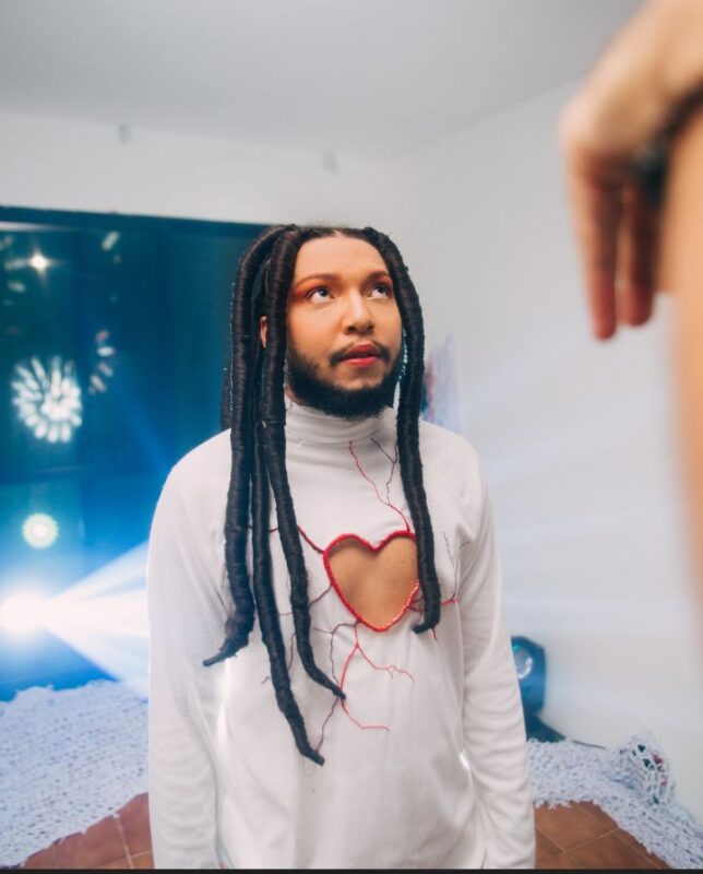 Jefferson Carvalho durante os bastidores da gravação do vídeo da música “Ginza” - Foto: Divulgação