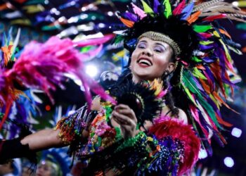 São João, uma festa que aquece o comércio dos canutilhos, miçangas, paetês, plumas, bandeirolas, dando o brilho das indumentárias e acessórios de decoração de todo um conjunto festivo - Foto: Charlles Eduardo