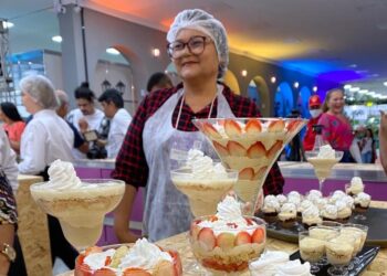 Participante durante a aula-show de sobremesas frias – Foto: Ascom/Senac