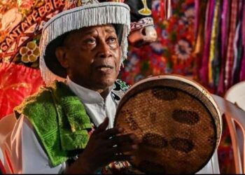 Zé Olhinho (foto), mestre do Boi de Santa Fé. Humberto e Mané Onça confirmaram ao repórter Herbert de Jesus Santos o começo da passagem dos bois da Ilha, no Dia de São Marçal, no João Paulo: 1973 - Foto: Reprodução