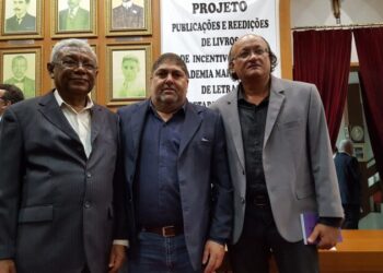 Herbert de Jesus Santos, Gutemberg Marques Bogéa e Paulo Melo Sousa, durante solenidade na Academia Maranhense de Letras - AML - Foto: Arquivo JPT
