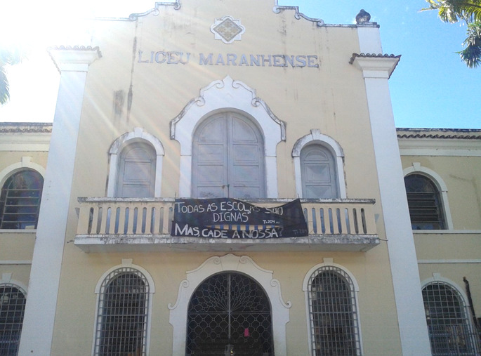 Na faixa, o espírito liceista de sempre, reivindicando ao Governo do Estado restauração de escola digna, em 2018, o que ocorreu em 2019, numa história educacional que orgulha o Maranhão – Foto: Reprodução