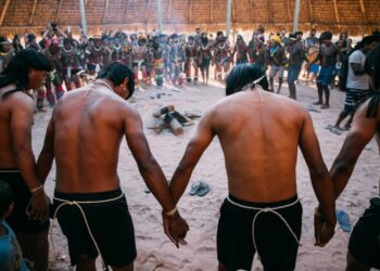 Apresentações ocorrem no centro da Aldeia, na Xapono Yanomami – Foto: Raissa Azeredo