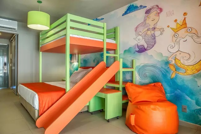As famílias podem optar pelos quartos 'Nep', com decoração temática – Foto: Divulgação