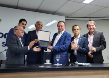 Homenagem do trade turístico pelos investimentos do Governo do Estado no setor. Na foto, Cristiano Barroso - ACM, Edilson Baldez - Fiema, Maurício Feijó - Fecomércio, Carlos Brandão - Governador, Paulo Matos – Setur e Celso Gonçalo – Sebrae – Foto: Ascom/Fecomércio