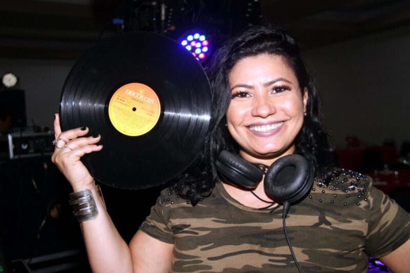 DJ Vanessa Serra reúne sobre todos os tons os ritmos regionais e clássicos da música brasileira - Foto: Divulgação