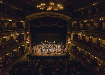 Projeto criado pela Agência Olga em 2019, a Nova Orquestra tem o objetivo de promover a democratização e o acesso a música de concerto, surpreendendo o público com repertórios criativos e inesperados - Foto: Karyme França