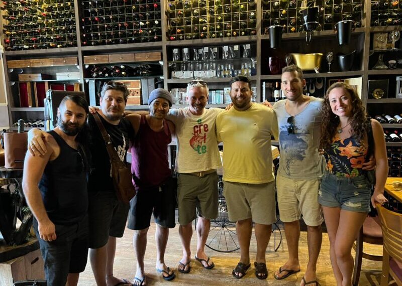 O elenco da peça “O Vendedor de Sonhos” com Werther Bandeira no almoço do restaurante Villa do Vinho Bistrô – Foto: Divulgação