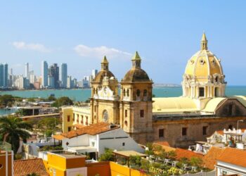 Cultura, história, centro urbano agitado e belas praias ao redor: assim é Cartagena – Foto: Shutterstock