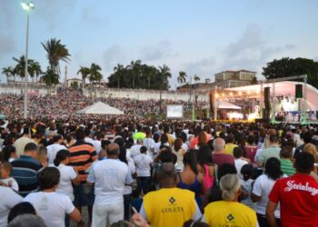 Multidão volta a se reunir na Praça Maria Aragão após 2 anos para o encerramento da festa – Foto: Divulgação