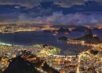 A festa de Réveillon na Cidade Maravilhosa, um espetáculo que reúne pessoas do mendo todo - Foto: Divulgação
