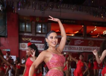Thaynara OG em mais uma noite de ensaio para fazer bonito na Marquês de Sapucaí - Foto: Divulgação