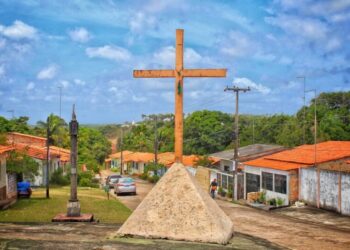 Nas ruas e calçadas os marcos da história da cidade de Guimarães - Foto: Iago Azevedo