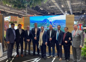 Executivos e autoridades na apresentação de MARAEY na FITUR. Da esquerda para a direita: Sergio Ricardo Martins de Almeida (Presidente da TurisRio), Emilio Izquierdo (CEO de MARAEY), Jose Joaquin Senosiain (Presidente de MARAEY), Gustavo Tutuca (Secretário de Turismo do Estado do Rio de Janeiro), Otávio Leite (ex-secretário de Estado de Turismo do Rio de Janeiro -- 2019 e 2020), Marcelo Monfort (Subsecretário de Grandes Eventos do Rio de Janeiro), David Galipienzo (Diretor executivo de MARAEY), João Teodoro da Silva (Presidente do COFECI) e Emílio Izquierdo Jiménez (Sócio de MARAEY) – Foto: Divulgação