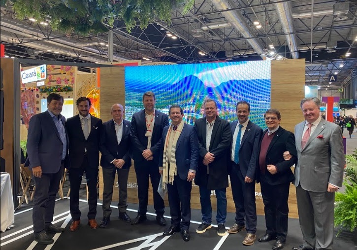 Executivos e autoridades na apresentação de MARAEY na FITUR. Da esquerda para a direita: Sergio Ricardo Martins de Almeida (Presidente da TurisRio), Emilio Izquierdo (CEO de MARAEY), Jose Joaquin Senosiain (Presidente de MARAEY), Gustavo Tutuca (Secretário de Turismo do Estado do Rio de Janeiro), Otávio Leite (ex-secretário de Estado de Turismo do Rio de Janeiro -- 2019 e 2020), Marcelo Monfort (Subsecretário de Grandes Eventos do Rio de Janeiro), David Galipienzo (Diretor executivo de MARAEY), João Teodoro da Silva (Presidente do COFECI) e Emílio Izquierdo Jiménez (Sócio de MARAEY) – Foto: Divulgação