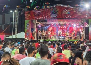 Público prestigia show do Forrozão Tropykália no encerramento do Carnaval da Nossa Gente- Foto: Prefeitura de Bequimão / Divulgação