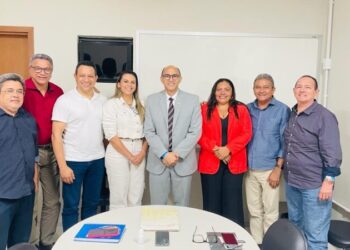 Oswaldo Gomes, (prefeito de Guimarães); Fernando Cuba, prefeito de Cedral; Washington Luís, prefeito de Bacuri; Val Cunha, prefeita de Serrano; João Martins, prefeito de Bequimão; Claudilene Barbosa (Feichinha), prefeita de Central do Maranhão; Aldo Luís, prefeito de Cururupu e Amaury Almeida, prefeito de Mirinzal – Foto: Divulgação