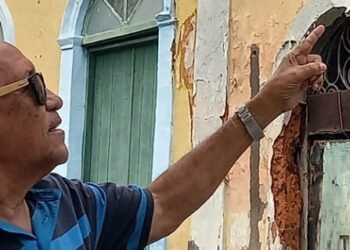 Na área, há 47 anos, o empresário Antônio Araújo pede providências para conter a destruição do acervo arquitetônico - Foto: Gutemberg Bogéa