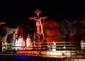 O fecho de ouro de uma peça grandiosa feita pelos comunitários do Anjo da Guarda e áreas adjacentes: A Crucificação de Jesus para a sua Ressurreição – Foto: Reprodução